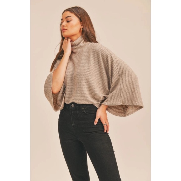Tops - 🌸SALE Ribbed mock neck top